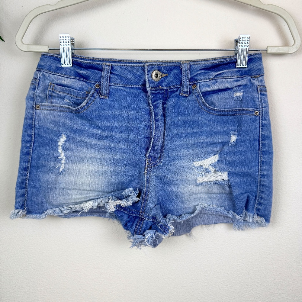 WAX JEAN Light Blue Denim Classic Look Cut Off Distressed Shorts / Size Small